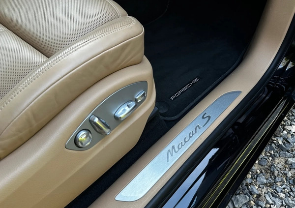 Porsche Macan cena 165800 przebieg: 63434, rok produkcji 2018 z Gąbin małe 631